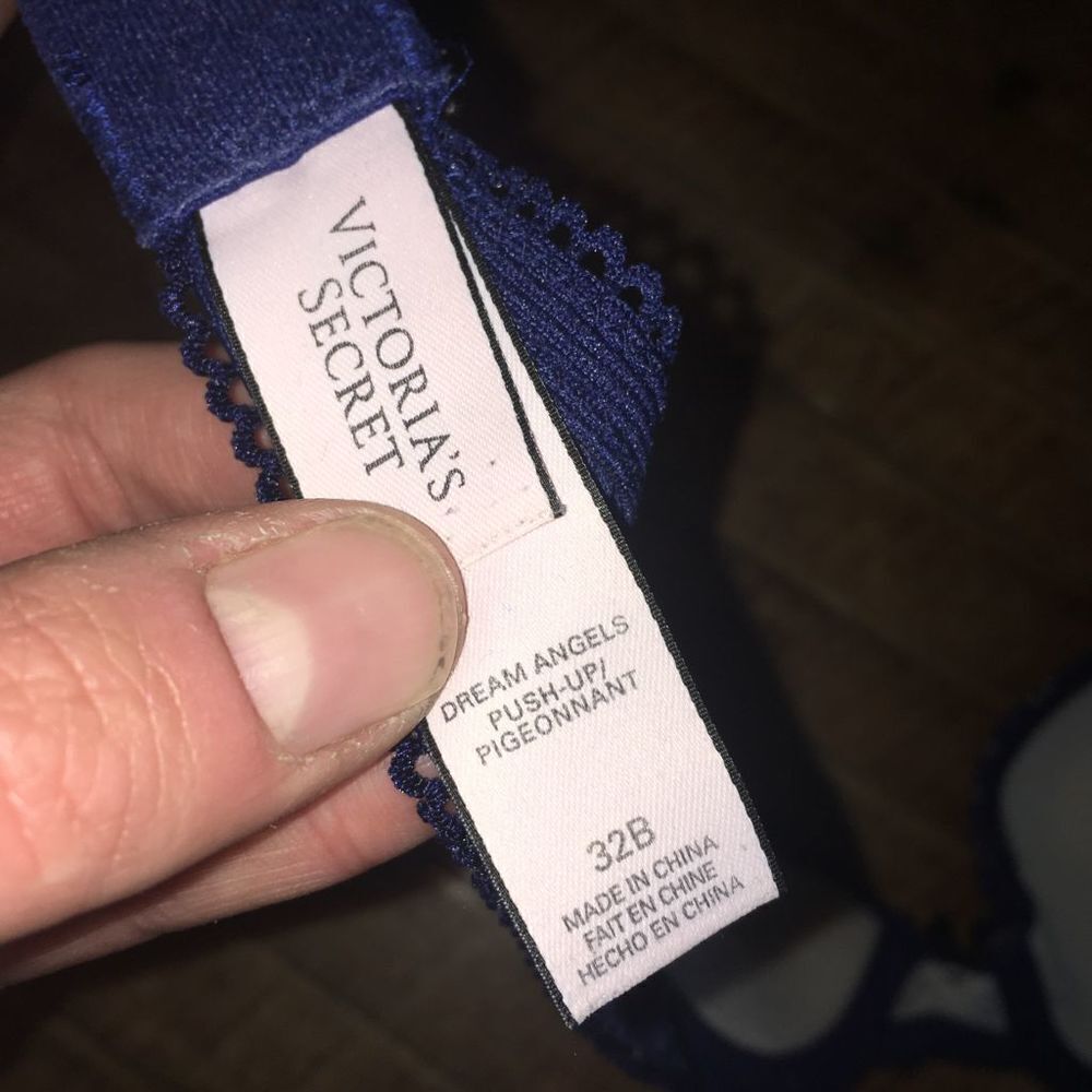 Victoria’s Secret Dream Angels push-up lacy bonded crossover 32B bra - Picture 3 of 4